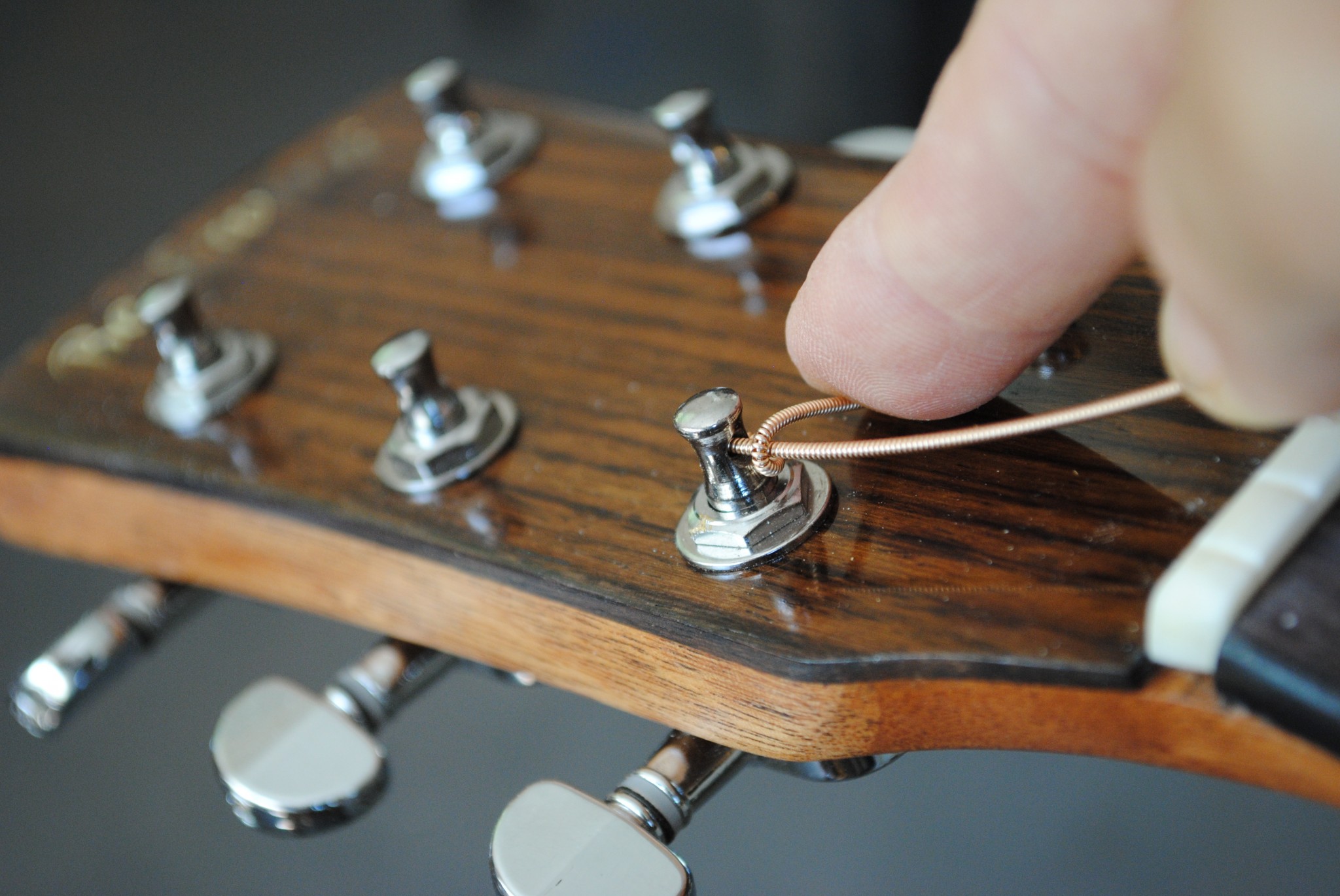 Stringing An Electric Guitar Diagram